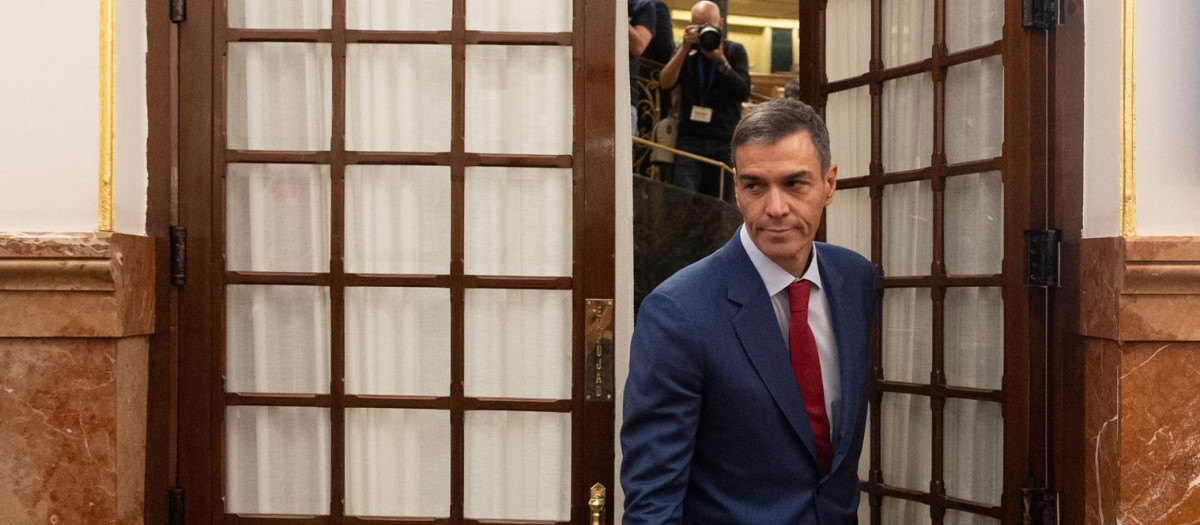 Pedro Sánchez abandona el hemiciclo del Congreso de los Diputados el pasado 7 de octubre