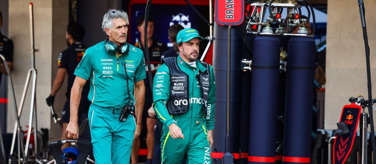 Fernando Alonso y su equipo en el Gran Premio de México