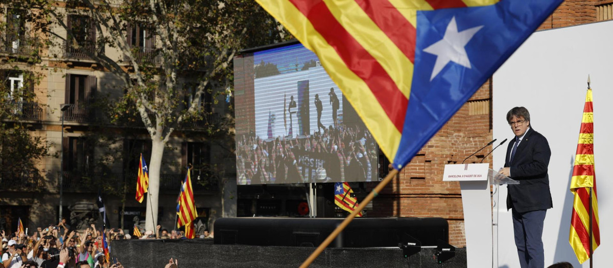 Carles Puigdemont durante el acto separatista que protagonizó en su vuelta a España el 8 de agosto de 2024