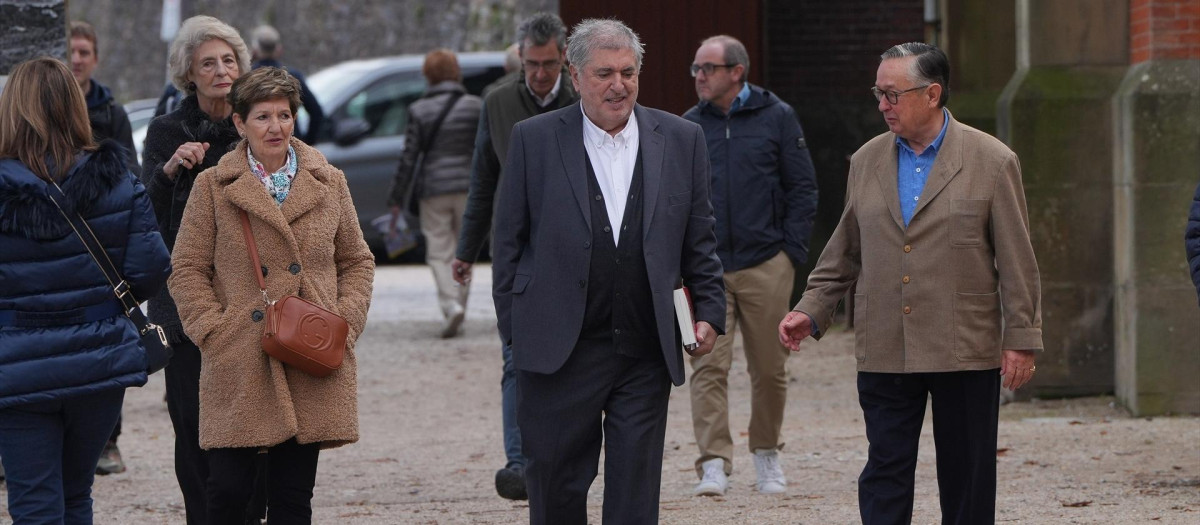 El expresidente del PSE-EE, Jesús Eguiguren, acude a la presentación de su libro de memorias