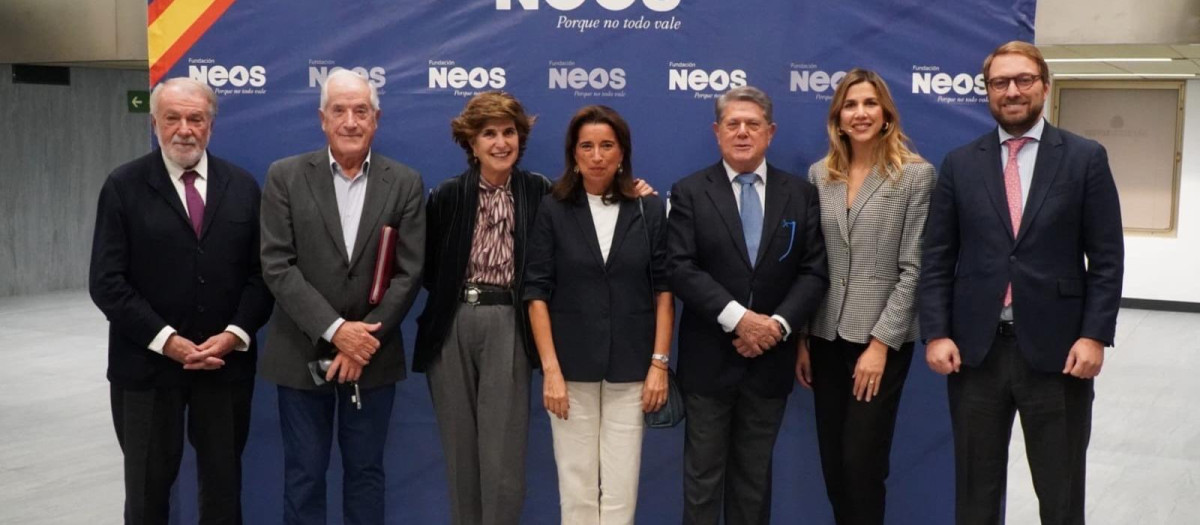 Foro de NEOS en defensa de la verdad y la libertad