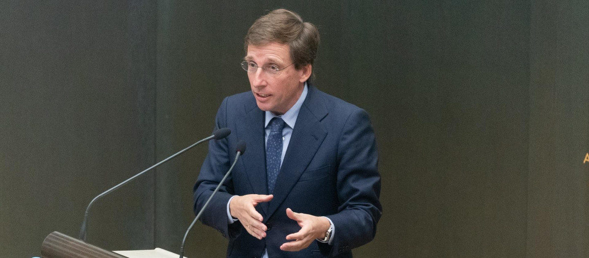 El alcalde de Madrid, José Luis Martínez-Almeida, durante una sesión ordinaria del Pleno del Ayuntamiento de Madrid