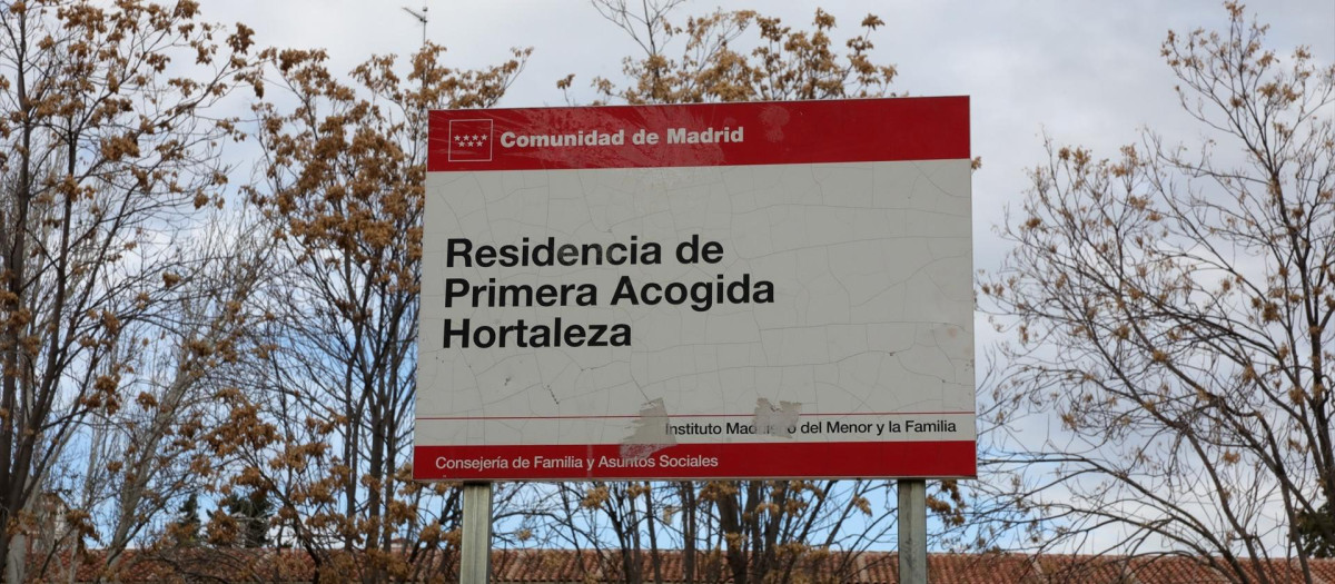 Cartel en la entrada del Centro de Menores de Hortaleza, en el que se lee 'Residencia de Primera Acogida Hortaleza'
