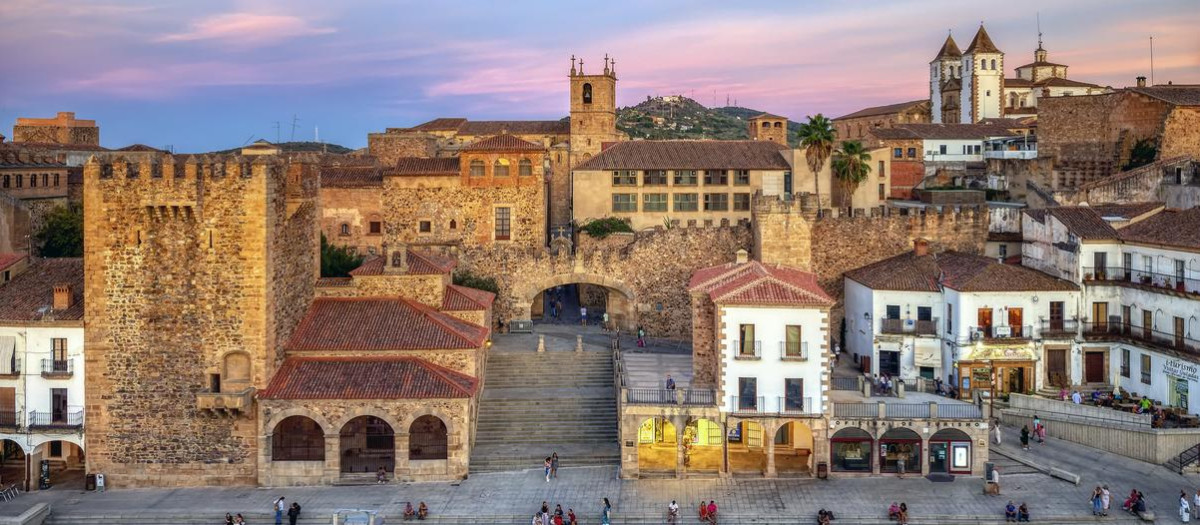 Plaza Mayor de Cáceres al atardecer