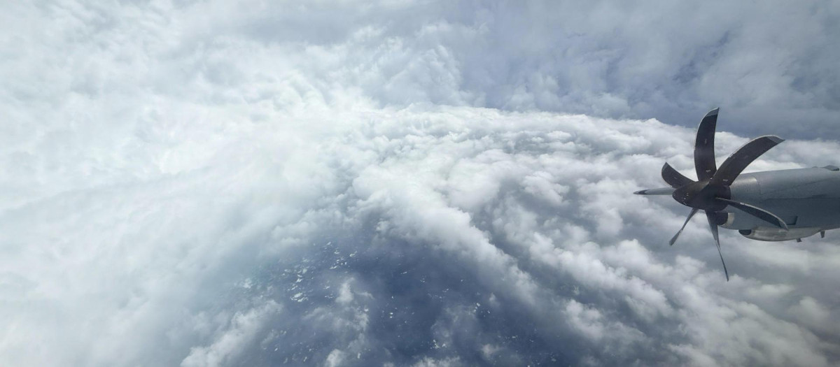 Fotografía cedida por la Fuerza Aérea de Estados Unidos fechada el 27 de octubre de 2025 que muestra el huracán Melissa durante un sobrevuelo de la tripulación de la Reserva del 53.º Escuadrón de Reconocimiento Meteorológico