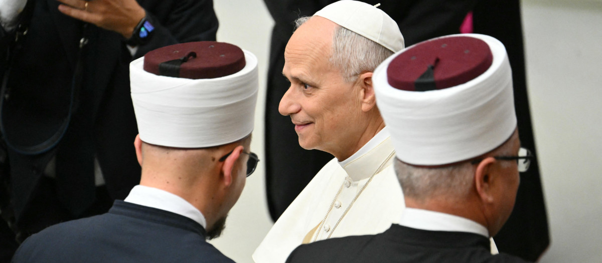 Pope Leo XIV shakes hands with representants of different religions at the end of the Commemoration of the Conciliar Declaration "Nostra Aetate"  on the Churchs relations with non-Christian religions at Paul VI audience hall in The Vatican on October 28, 2025. (Photo by Alberto PIZZOLI / AFP)