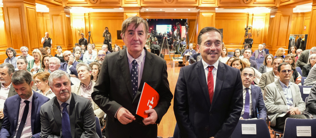 Luis García Montero y José Manuel Albares, confabulados para meter el lenguaje inclusivo en la Constitución