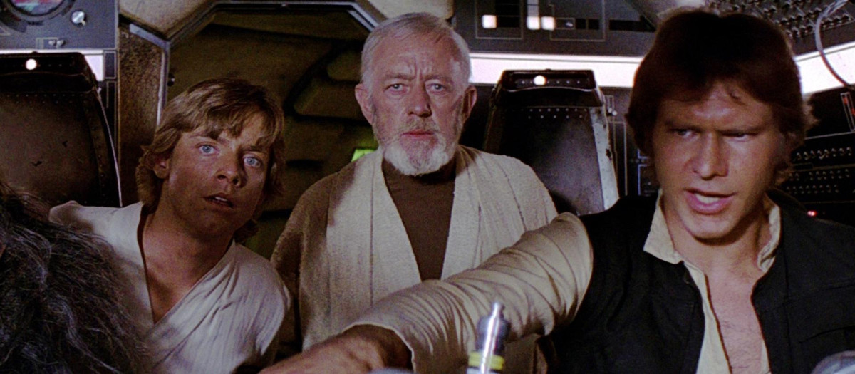Luke Skywalker, Obi Wan Kenobi y Han Solo, a bordo del mítico Halcón milenario