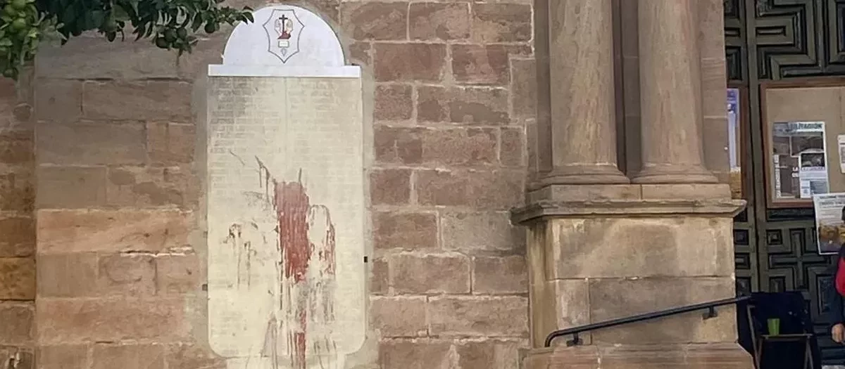 Estado actual de la fachada de la iglesia de San Francisco de Linares