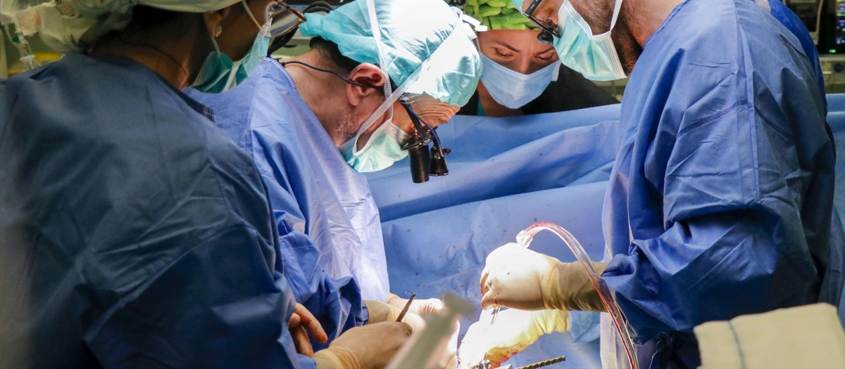 Imagen de archivo de una intervención quirúrgica realizada en el Hospital de Sagunto, en Valencia