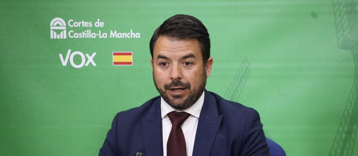 (Foto de ARCHIVO)
El portavoz del Grupo Parlamentario Vox, Iván Sánchez.

REMITIDA / HANDOUT por VOX
Fotografía remitida a medios de comunicación exclusivamente para ilustrar la noticia a la que hace referencia la imagen, y citando la procedencia de la imagen en la firma
30/4/2025