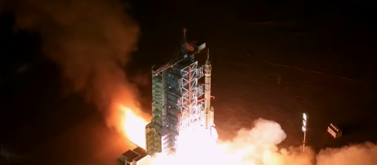 Lanzamiento de la misión Shenzhou-21