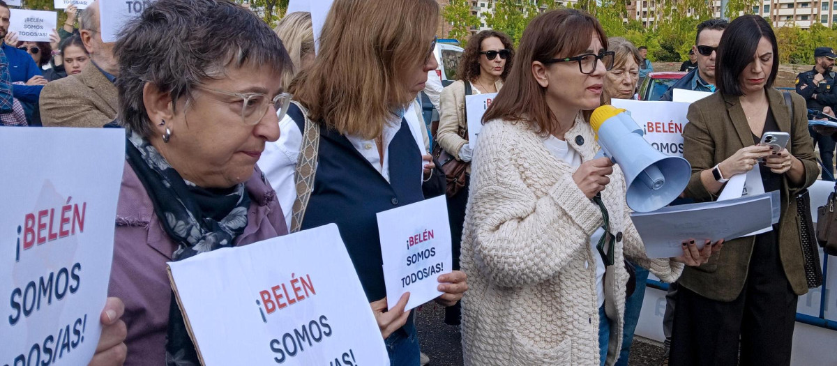 Concentración de apoyo a la educadora social muerta