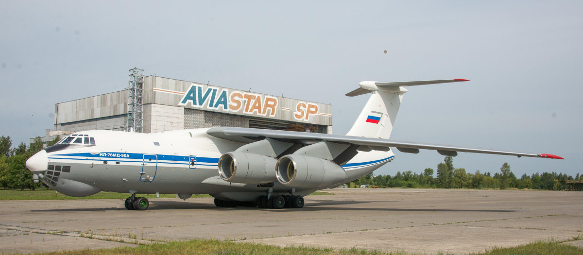 Un avión ruso Ilyushin Il-76 como el señalado de transportar armas y mercenarios de Wagner