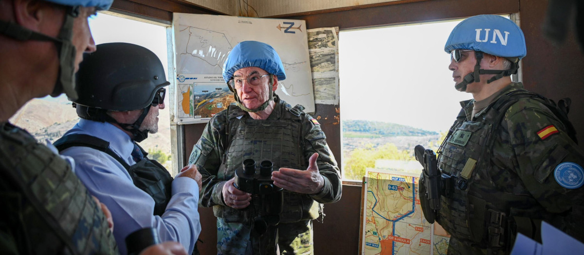 El Jefe de Estado Mayor de la Defensa (JEMAD), almirante general Teodoro Esteban López Calderón, en la Blue Line de Líbano