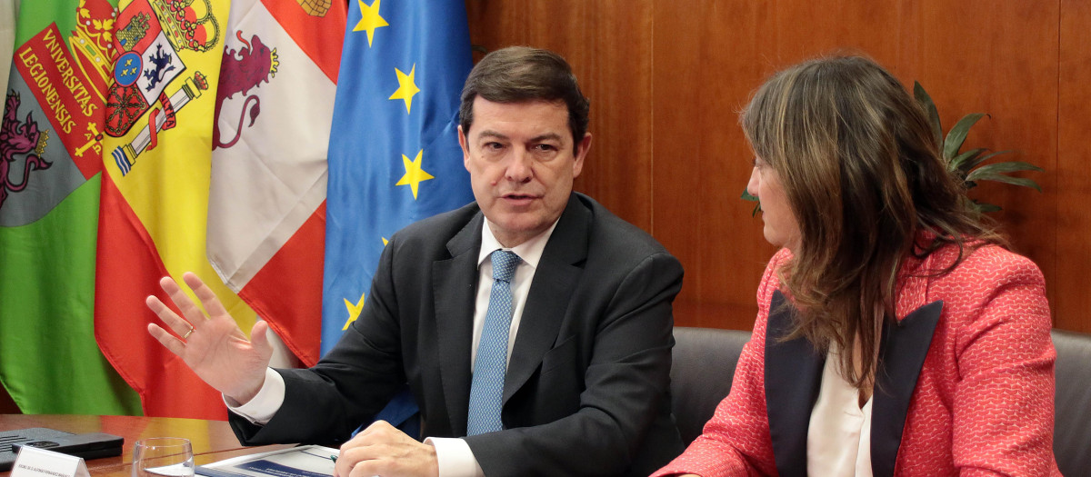 El presidente de la Junta de Castilla y León, Alfonso Fernández Mañueco, se reúne con la rectora de la Universidad de León, Nuria González Álvarez
