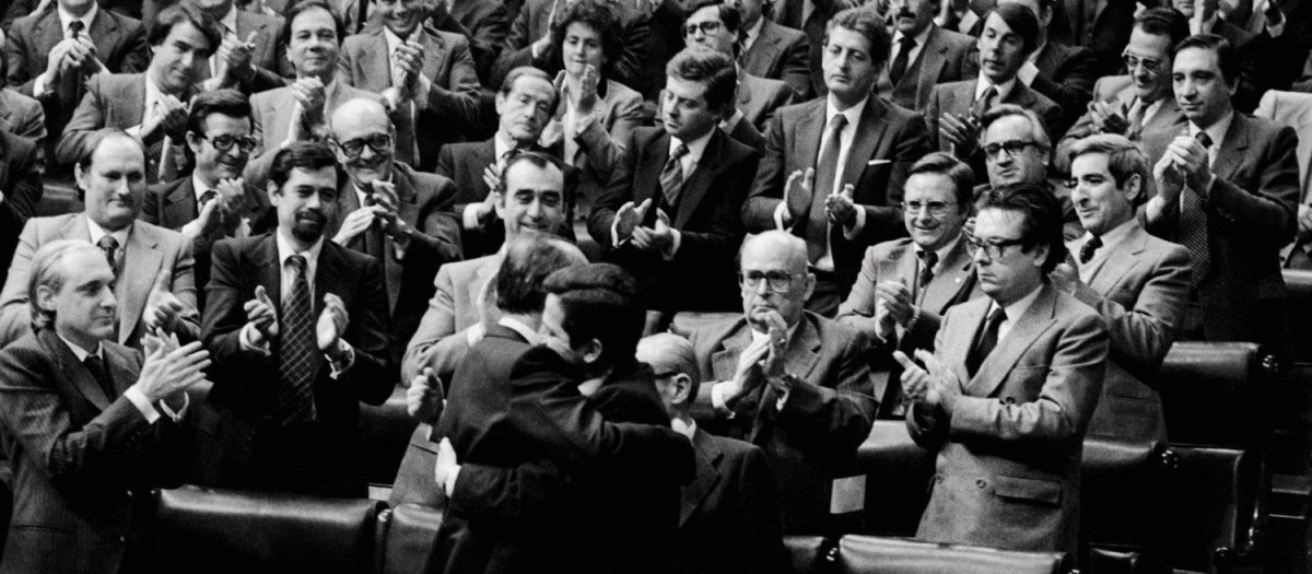 Transición española: cómo el pacto político y la concordia construyeron la democracia