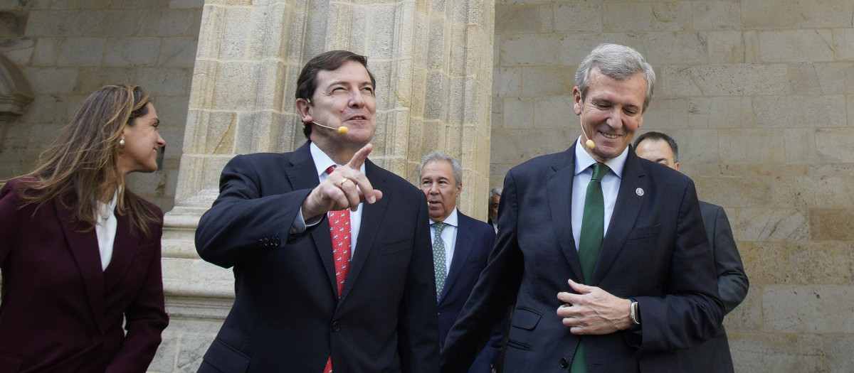 El presidente de la Junta de Castilla y León, Alfonso Fernández Mañueco, participa en la II edición del Foro Ancares, 'Los Retos del Noroeste', junto al presidente de la Xunta de Galicia, Alfonso Rueda