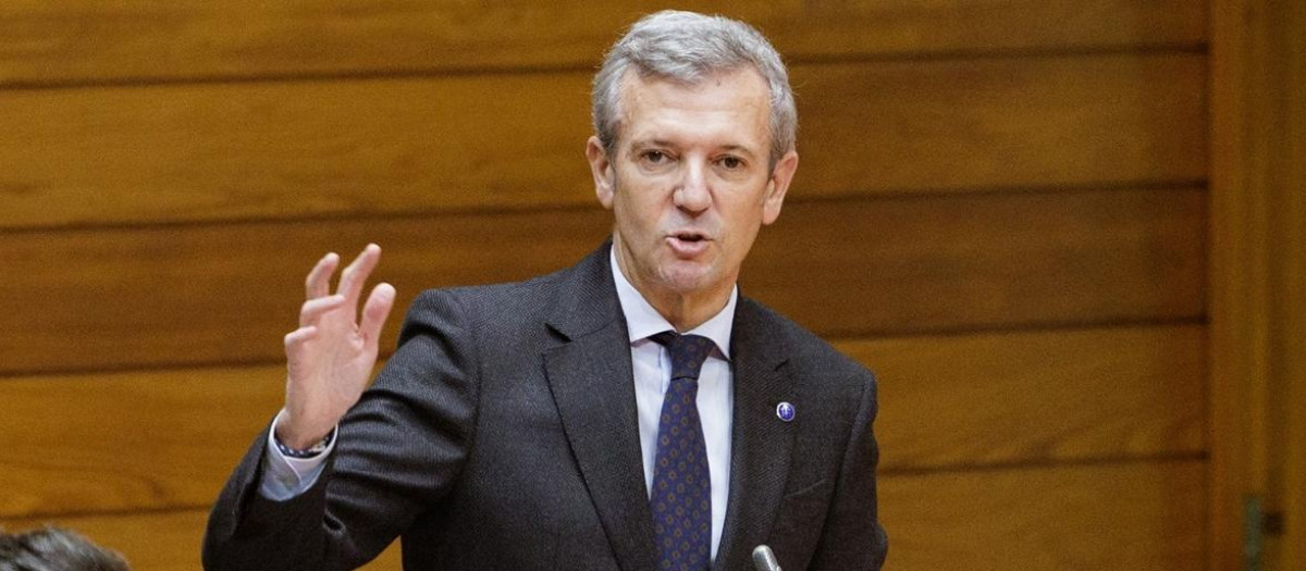 El presidente de la Xunta, Alfonso Rueda, durante la sesión de control de este miércoles

REMITIDA / HANDOUT por DAVID CABEZÓN @ XUNTA
Fotografía remitida a medios de comunicación exclusivamente para ilustrar la noticia a la que hace referencia la imagen, y citando la procedencia de la imagen en la firma
05/11/2025