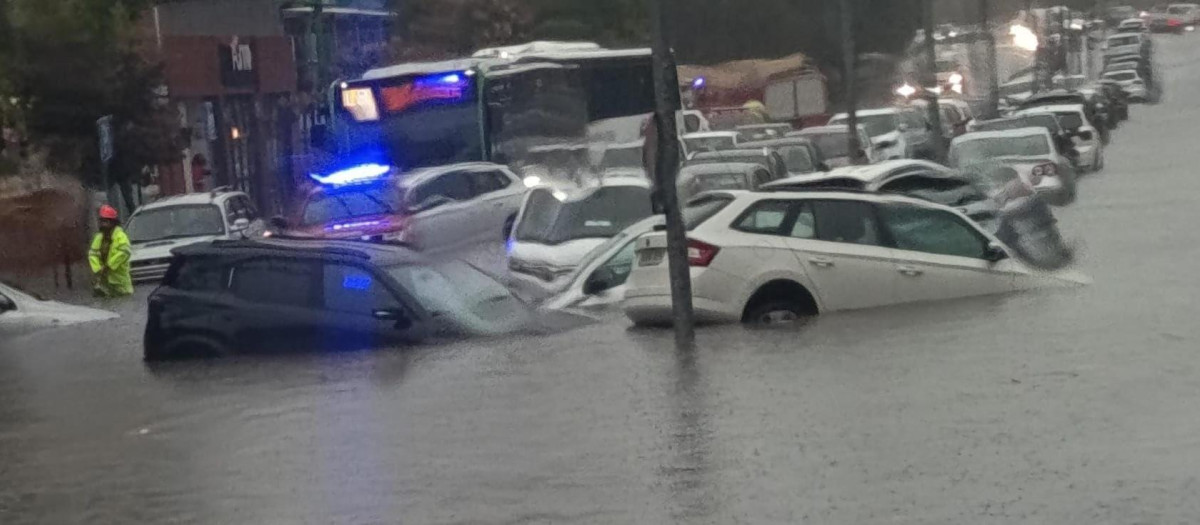 Inundaciones en la calle de la estación de autobuses de Cáceres