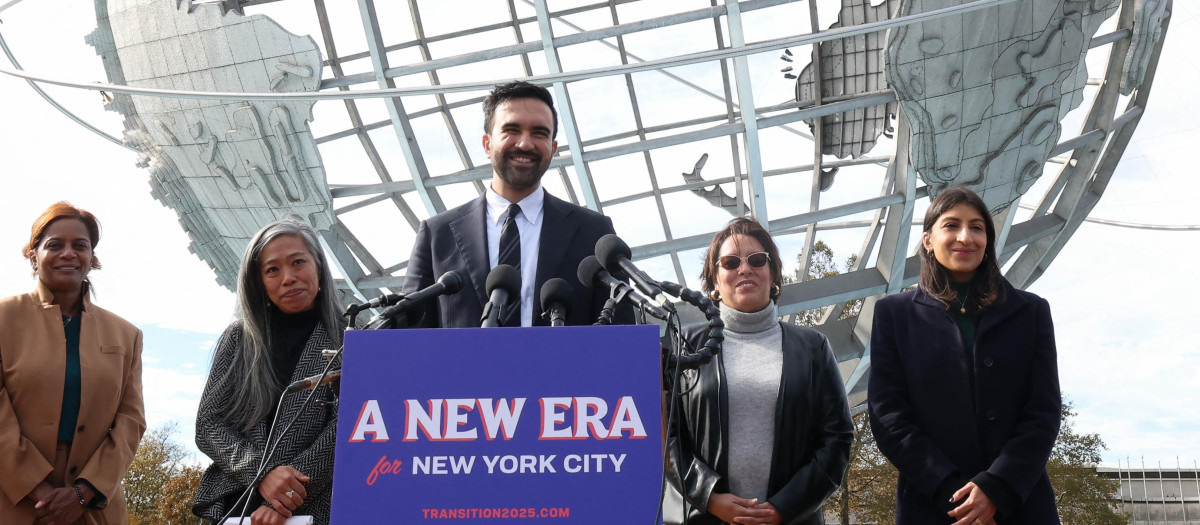 El alcalde electo de la ciudad de Nueva York, Zohran Mamdani, junto a su equipo de transición