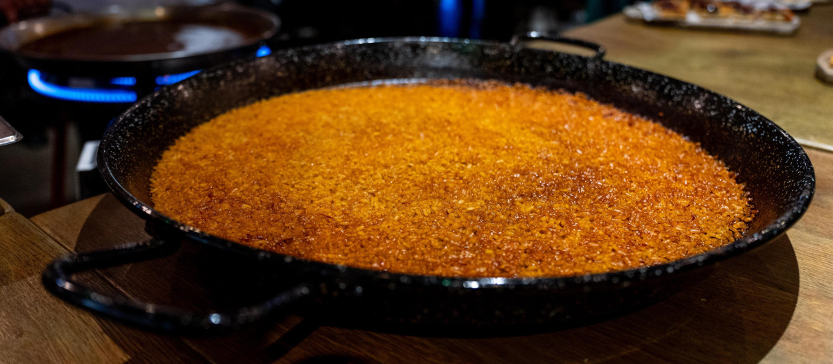 Imagen de la elaboración de uno de los arroces presentaron junto con la campaña de gastronomía en Londres