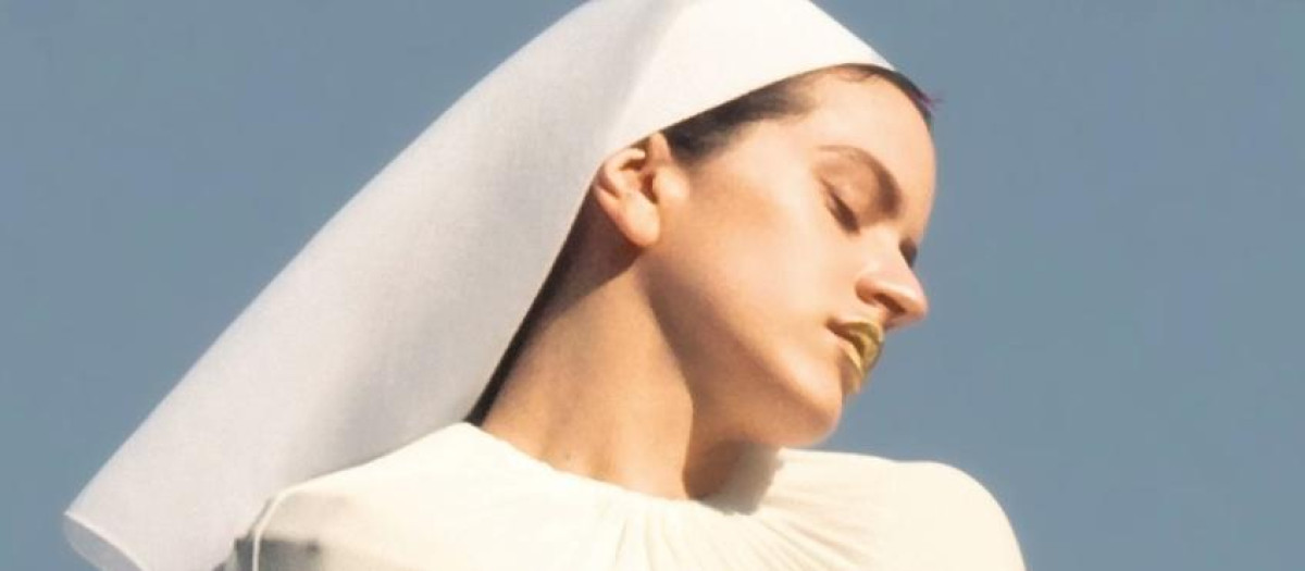 Foto de la cubierta de Lux de Rosalía