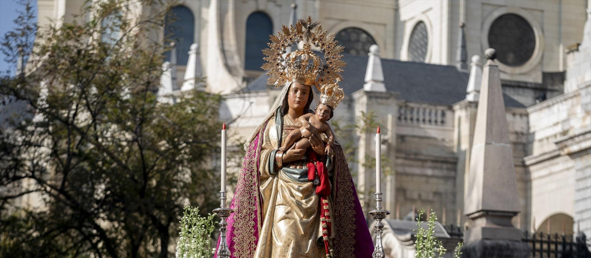 La Virgen de la Almudena sale en procesión