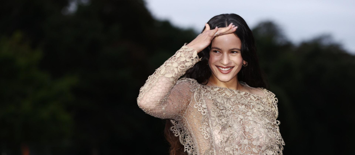 La cantante Rosalía en la Fundación Vuitton de París en 2024