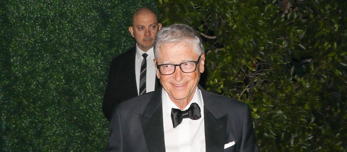 Beverly Hills, CA  Businessman and philanthropist Bill Gates arrives at Kris Jenner's 70th star-studded birthday party at Jeff Bezos' home in Beverly Hills.

Pictured: Bill Gates

BACKGRID USA 8 NOVEMBER 2025 

BYLINE MUST READ: The Daily Stardust / BACKGRID

USA: +1 310 798 9111 / usasales@backgrid.com

UK: +44 208 344 2007 / uksales@backgrid.com

*UK Clients - Pictures Containing Children
Please Pixelate Face Prior To Publication* *** Local Caption *** .
