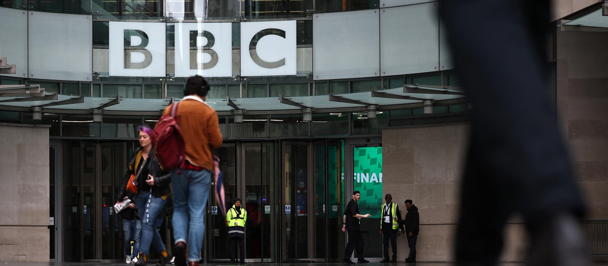 Entrada principal de la BBC en Londres
