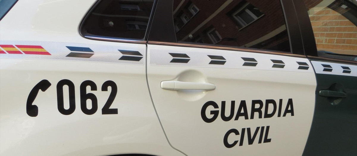 (Foto de ARCHIVO)
Vehículo de la Guardia Civil.

REMITIDA / HANDOUT por GUARDIA CIVIL
Fotografía remitida a medios de comunicación exclusivamente para ilustrar la noticia a la que hace referencia la imagen, y citando la procedencia de la imagen en la firma
25/4/2022