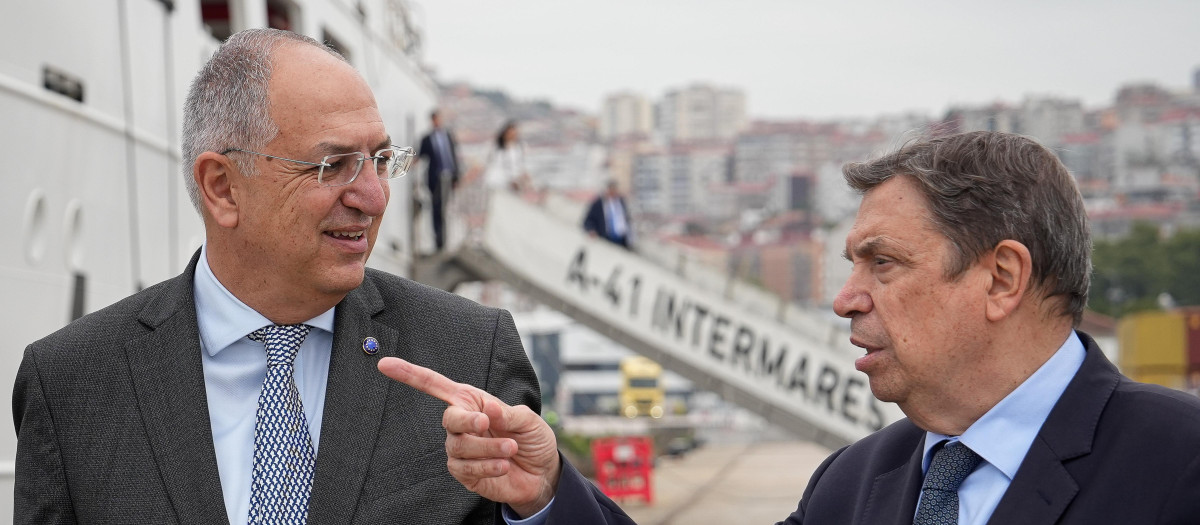 El ministro de Agricultura, Pesca y Alimentación, Luis Planas, y el comisario europeo de Pesca y Océanos, Costas Kadis