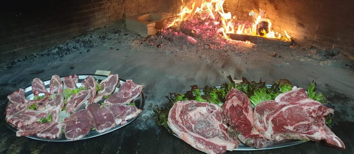 Imagen del asador de uno de los 'templos' del almuerzo valenciano