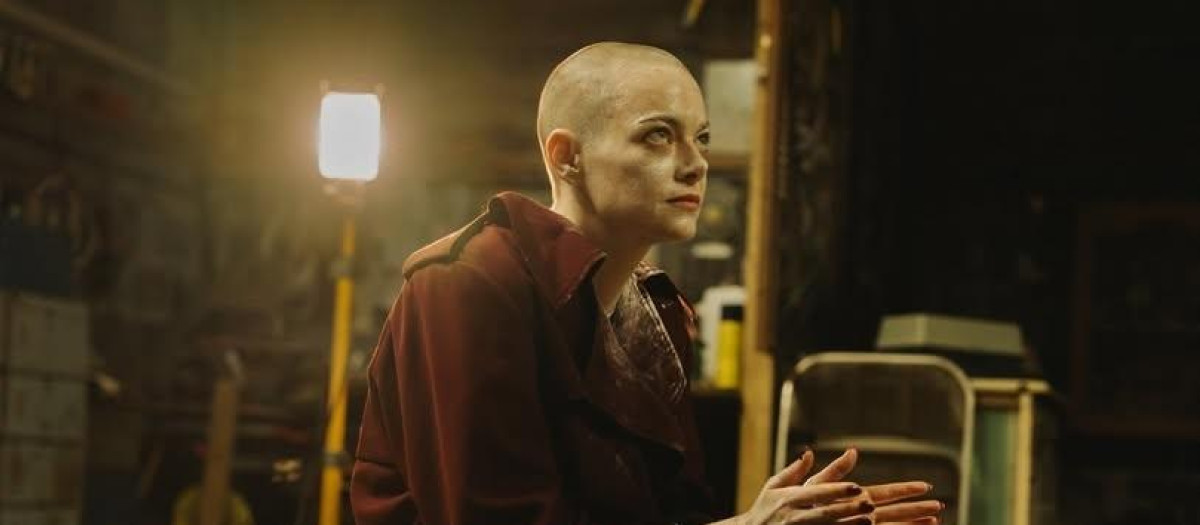 La actriz Emma Stone en 'Bugonia' de Lanthimos