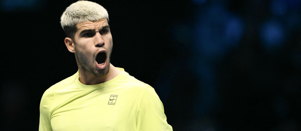 Carlos Alcaraz celebra un punto en su partido ante Taylor Fritz en las ATP Finals