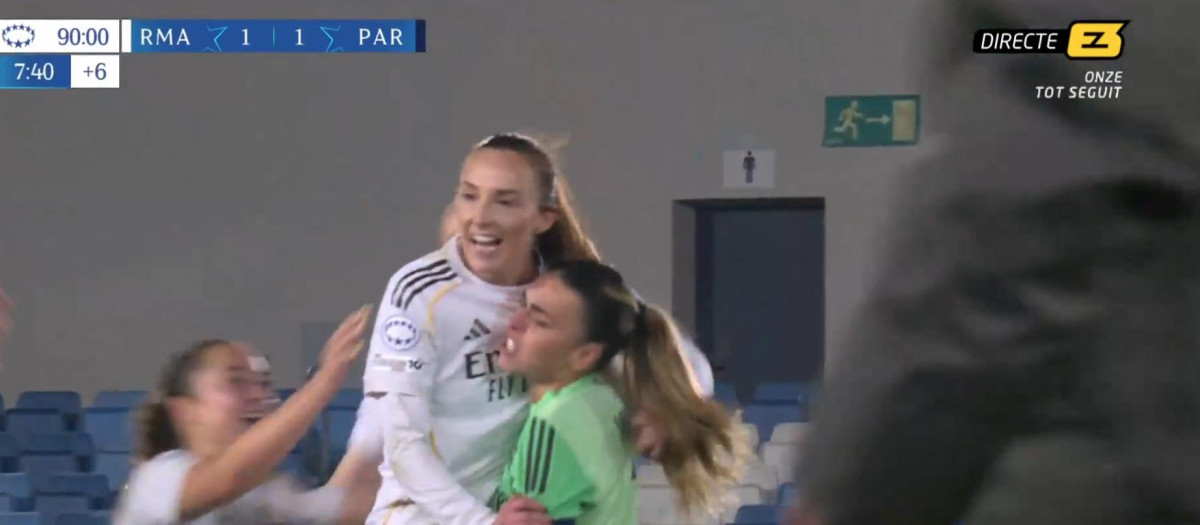 Caroline Weir celebrando el empate en el último minuto contra el Paris FC