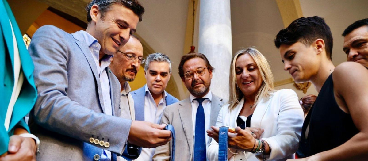 (Foto de ARCHIVO)
María Pérez, a la derecha en la imagen con la alcaldesa de Granada, Marifrán Carazo

REMITIDA / HANDOUT por AYUNTAMIENTO
Fotografía remitida a medios de comunicación exclusivamente para ilustrar la noticia a la que hace referencia la imagen, y citando la procedencia de la imagen en la firma
03/9/2024