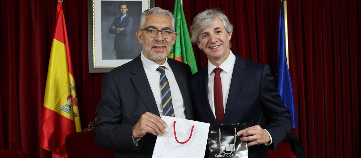 El alcalde de Lugo, Miguel Fernández, nuevo presidente del Eixo Atlántico

REMITIDA / HANDOUT por EIXO ATLÁNTICO
Fotografía remitida a medios de comunicación exclusivamente para ilustrar la noticia a la que hace referencia la imagen, y citando la procedencia de la imagen en la firma
13/11/2025