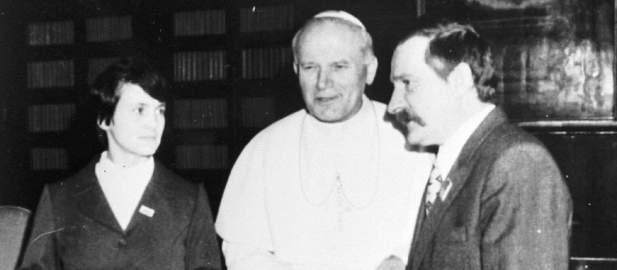 Juan Pablo II, junto a Lech Walesa y su mujer