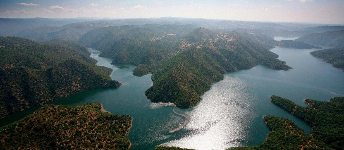 El embalse del río Bembézar, situado en pleno corazón del Parque Natural de la Sierra de Hornachuelos