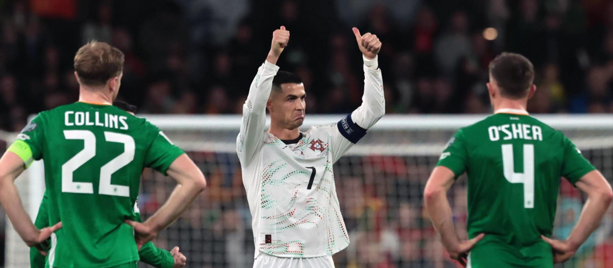 Cristiano Ronaldo haciendo gestos tras conocer su expulsión en Dublín