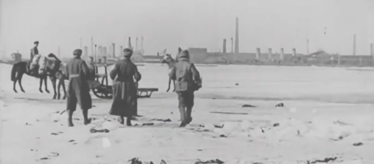 Soldados sobre el golfo de Finlandia, que rodea Kronstadt, en marzo de 1921