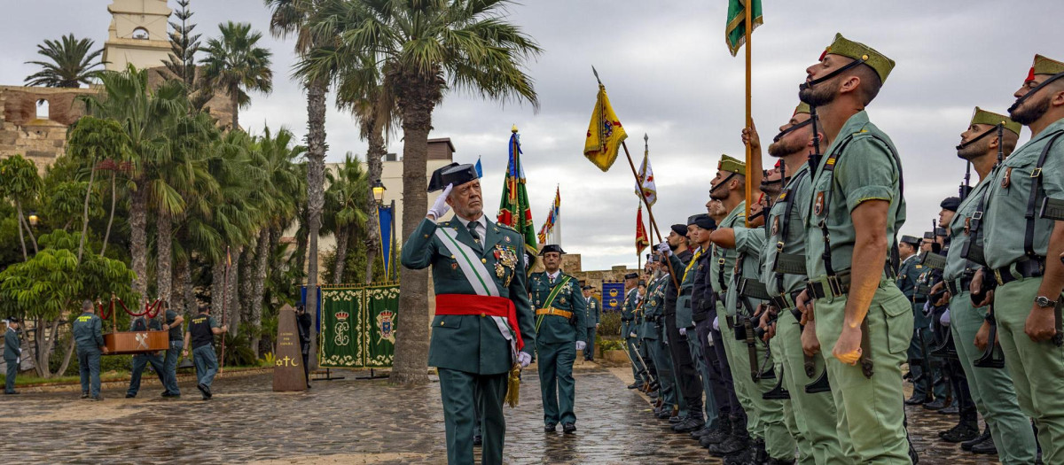 Solemne acto de entrega de la enseña nacional de la Ciudad Autónoma a la Comandancia, este viernes