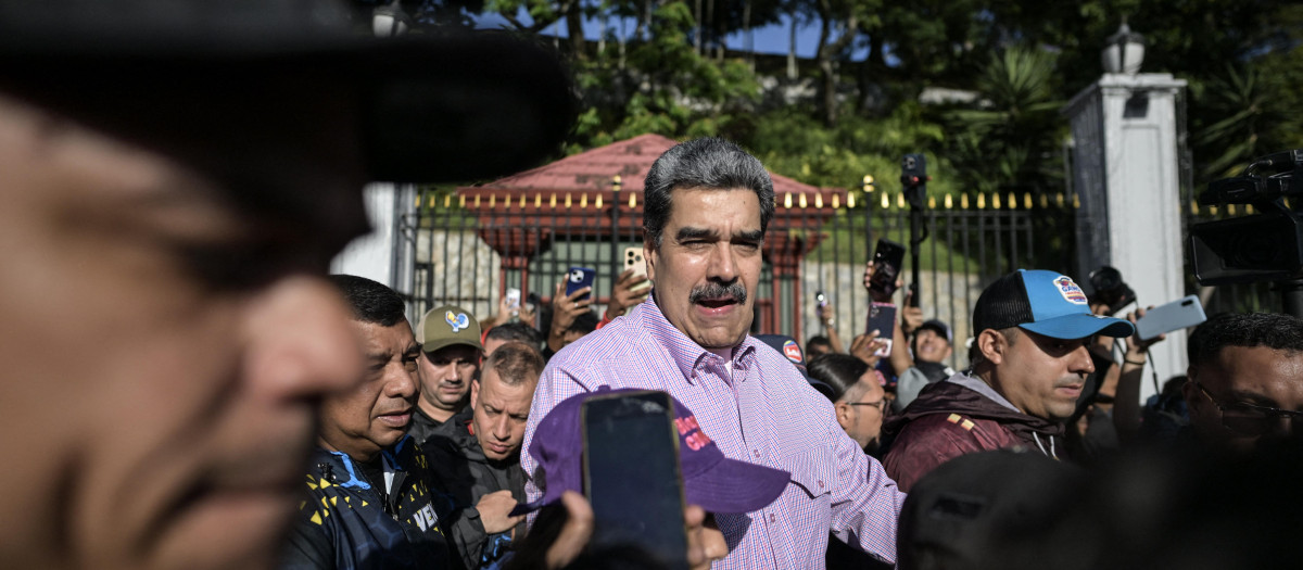 El presidente de Venezuela, Nicolás Maduro, asiste a una manifestación del Día de la Juventud en Caracas