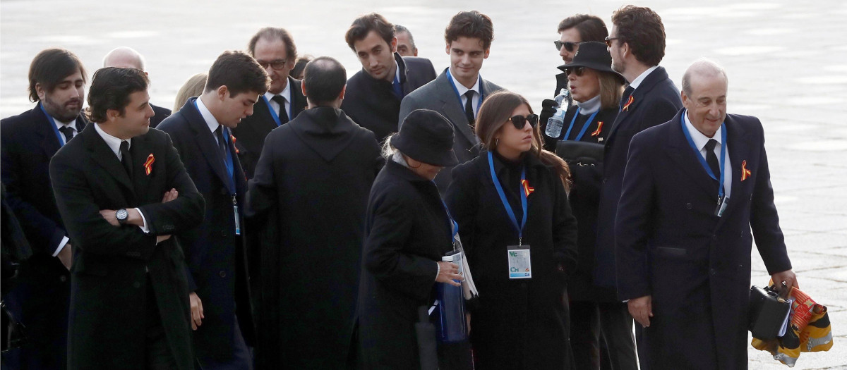 Francis Franco, junto a algunos de sus sobrinos