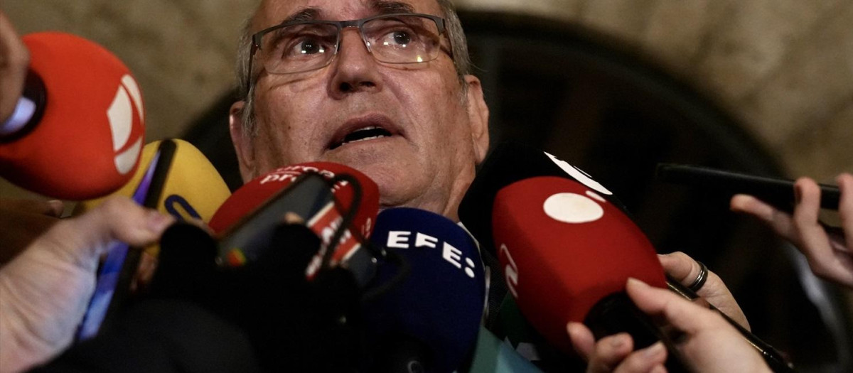 Imagen de archivo del presidente SOS Desaparecidos, Joaquín Amills, en el Palau de la Generalitat