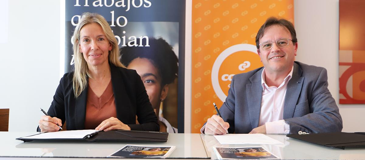 Imagen de la firma del convenio entre Consum y la Fundación 'La Caixa'