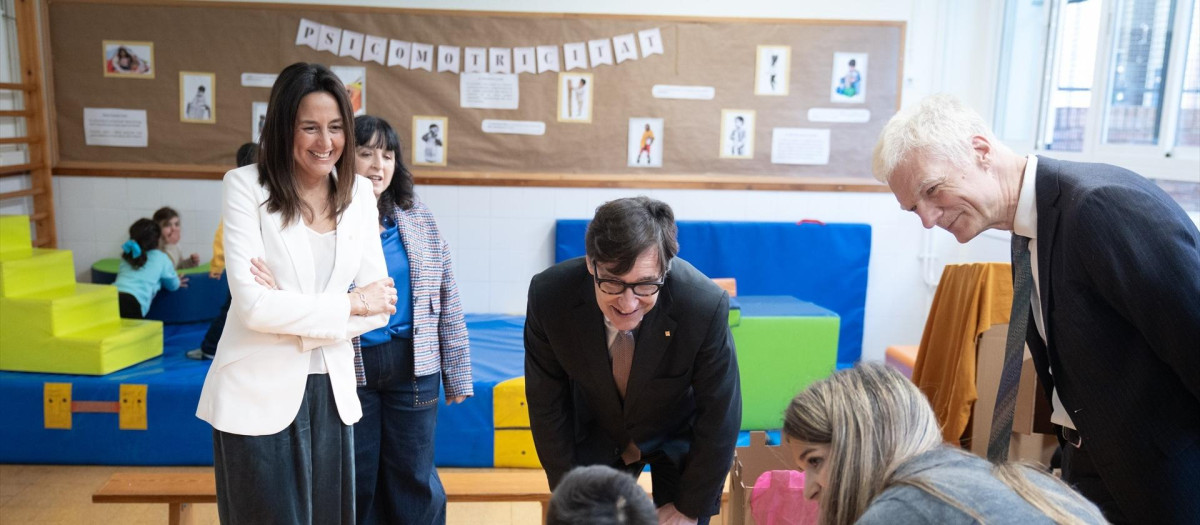 La consejera de Educación, Esther Niubó, y el presidente catalán, Salvador Illa, en una imagen de archivo