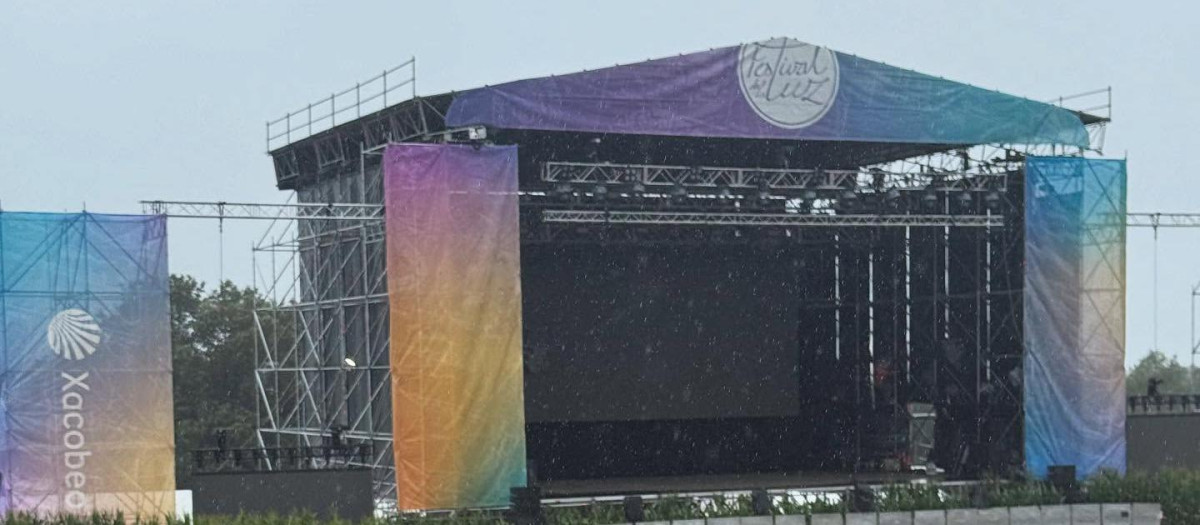 Nadia Calviño junto a Luz Casal en el festival O son do Camiño